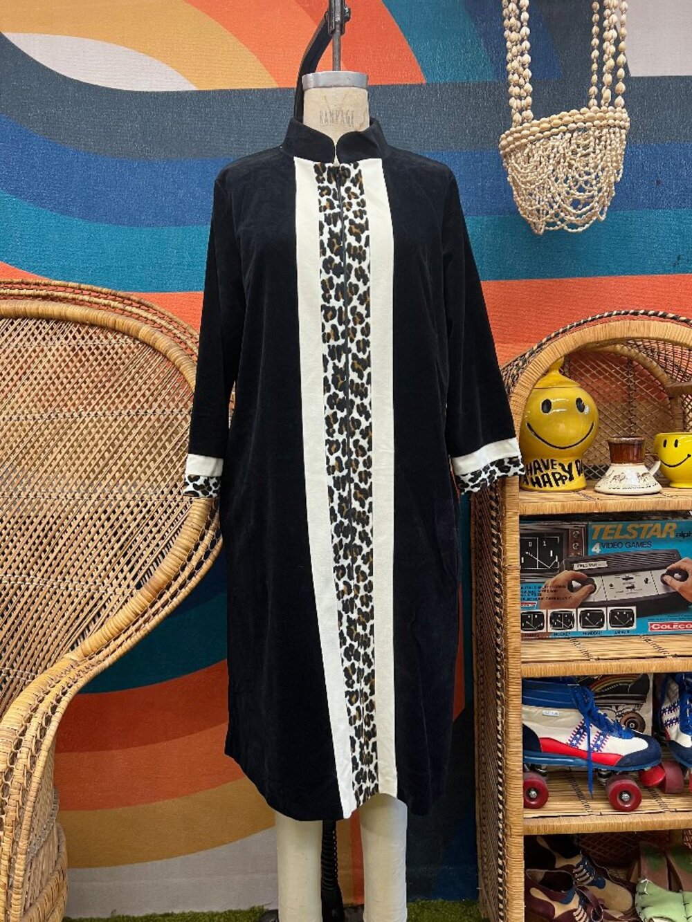 EUC Vintage 60s 70s Leopard Black Velour Midi Housecoat Nightgown Size 16